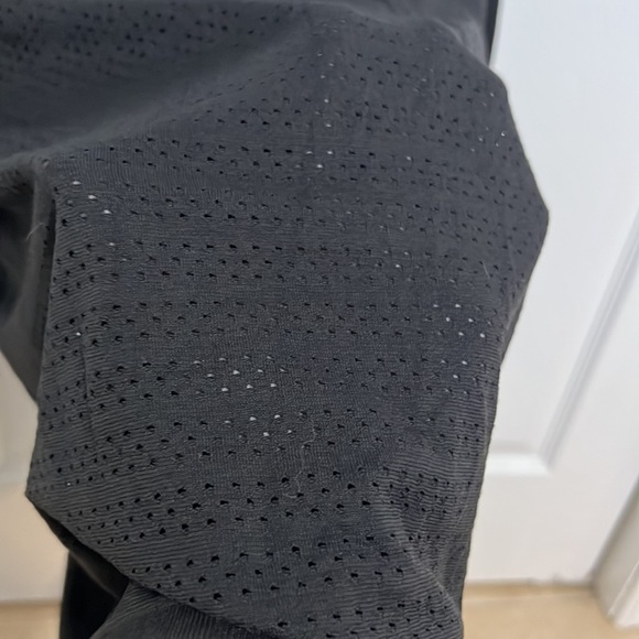 Lululemon size 2 long sleeve - Picture 3 of 3